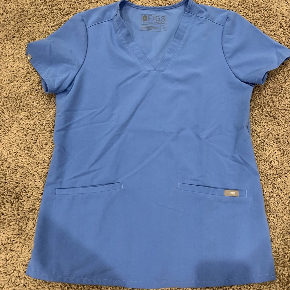 Figs scrub top